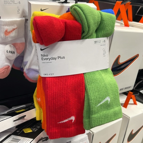 Nike Everyday Plus Cushioned
Training Crew Socks (6 Pairs) - Picture 15 of 16